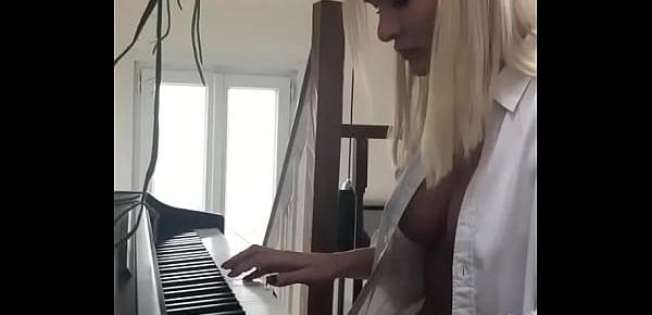  Cleavage Playing Piano